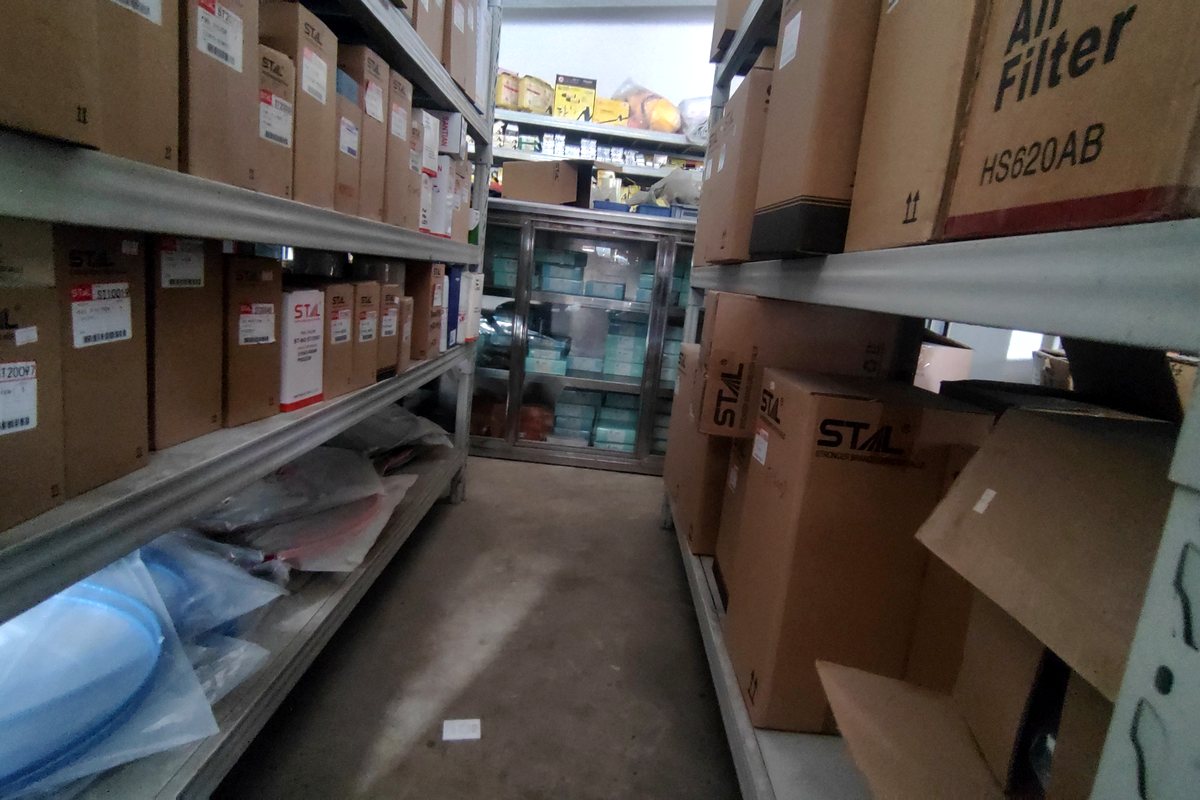 挖掘机配件门市常备备件